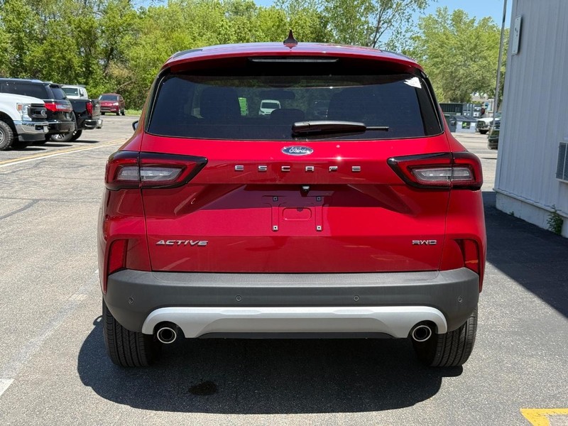 Ford Escape Vehicle Full-screen Gallery Image 4