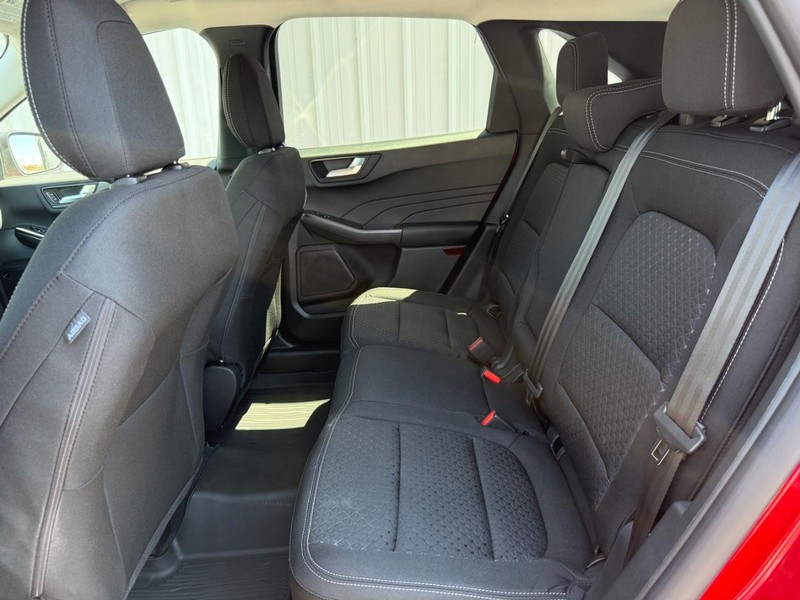 Ford Escape Vehicle Full-screen Gallery Image 9