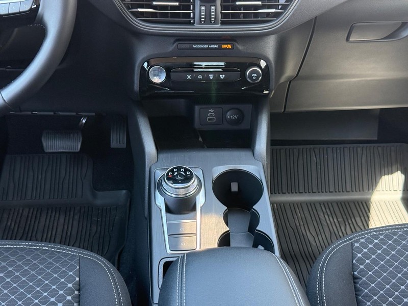 Ford Escape Vehicle Full-screen Gallery Image 12