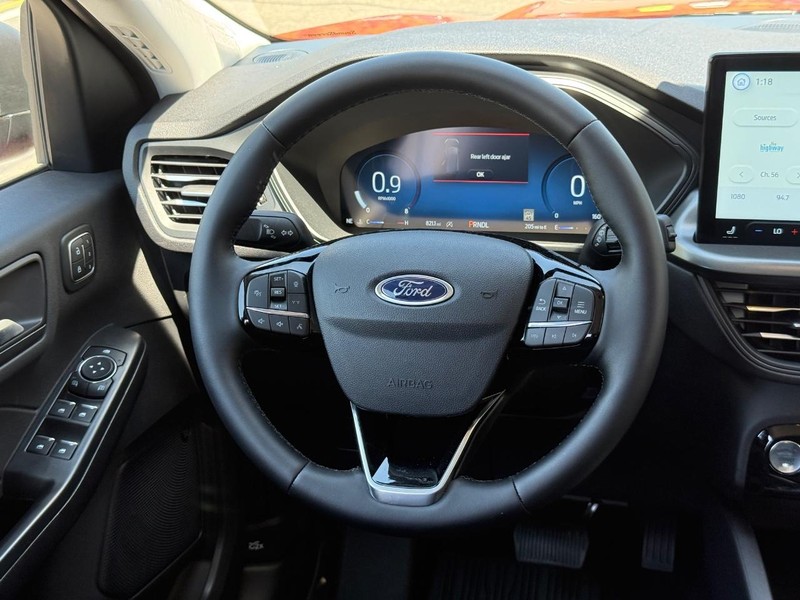 Ford Escape Vehicle Full-screen Gallery Image 13