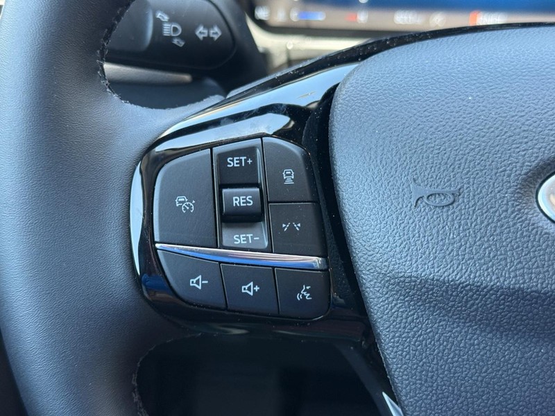 Ford Escape Vehicle Full-screen Gallery Image 15