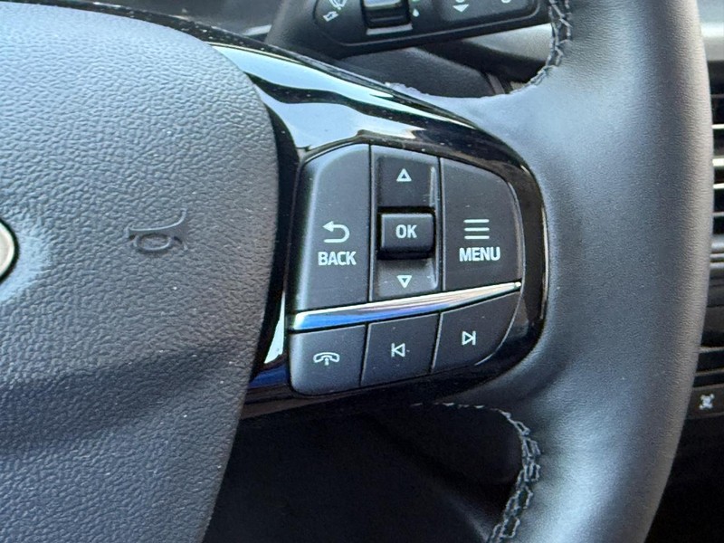Ford Escape Vehicle Full-screen Gallery Image 16