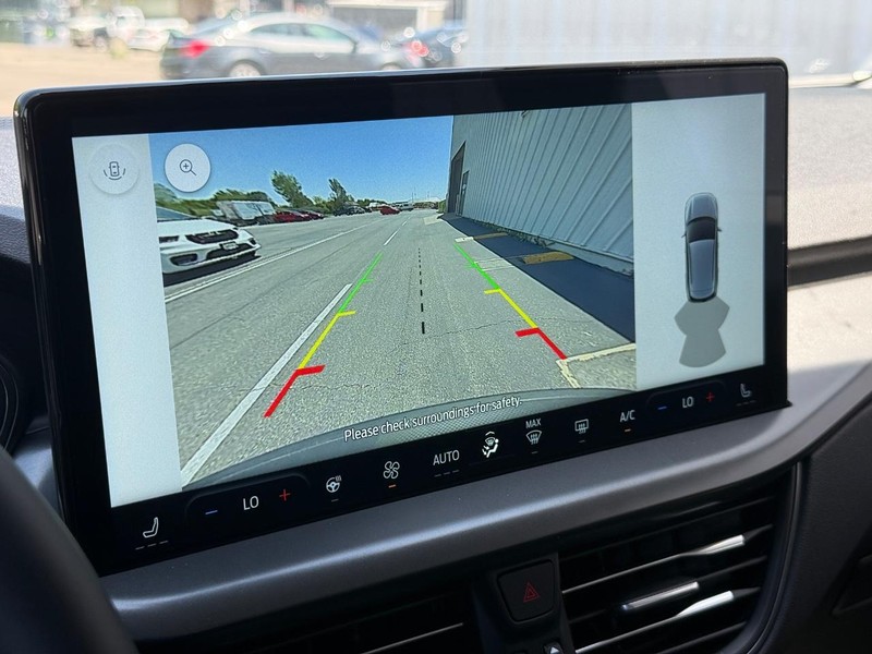 Ford Escape Vehicle Full-screen Gallery Image 18