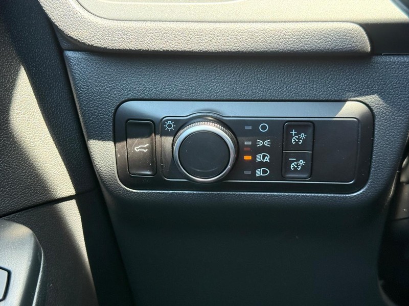 Ford Escape Vehicle Full-screen Gallery Image 19