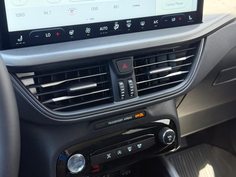 Ford Escape Vehicle Full-screen Gallery Image 21