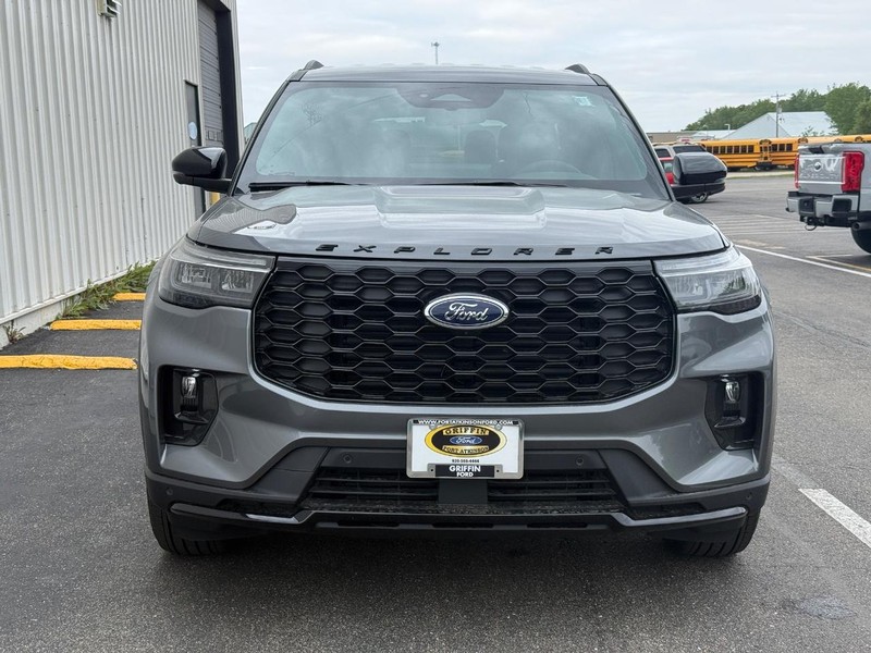 Ford Explorer Vehicle Full-screen Gallery Image 6