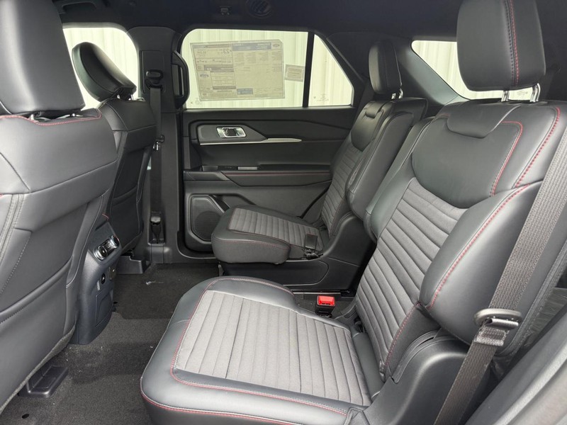 Ford Explorer Vehicle Full-screen Gallery Image 9
