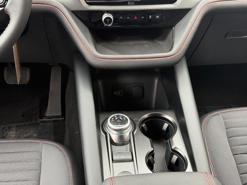 Ford Explorer Vehicle Full-screen Gallery Image 13