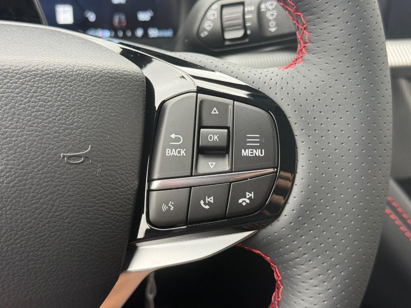 Ford Explorer Vehicle Full-screen Gallery Image 17