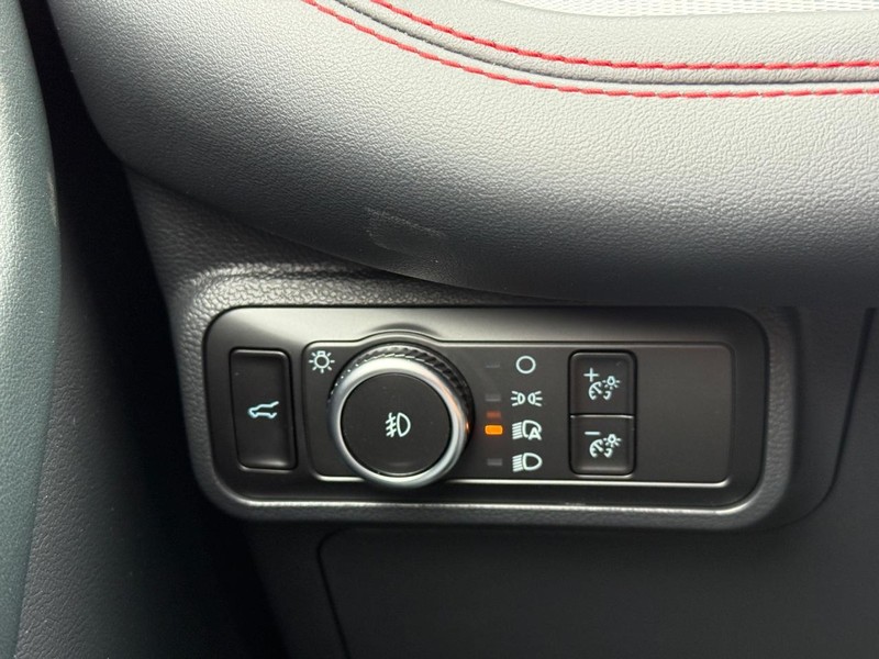 Ford Explorer Vehicle Full-screen Gallery Image 19