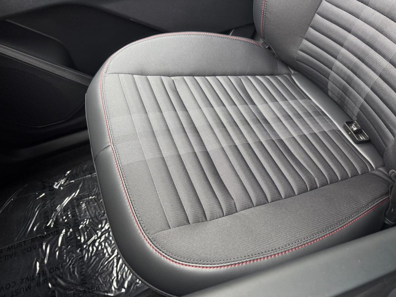 Ford Explorer Vehicle Full-screen Gallery Image 20