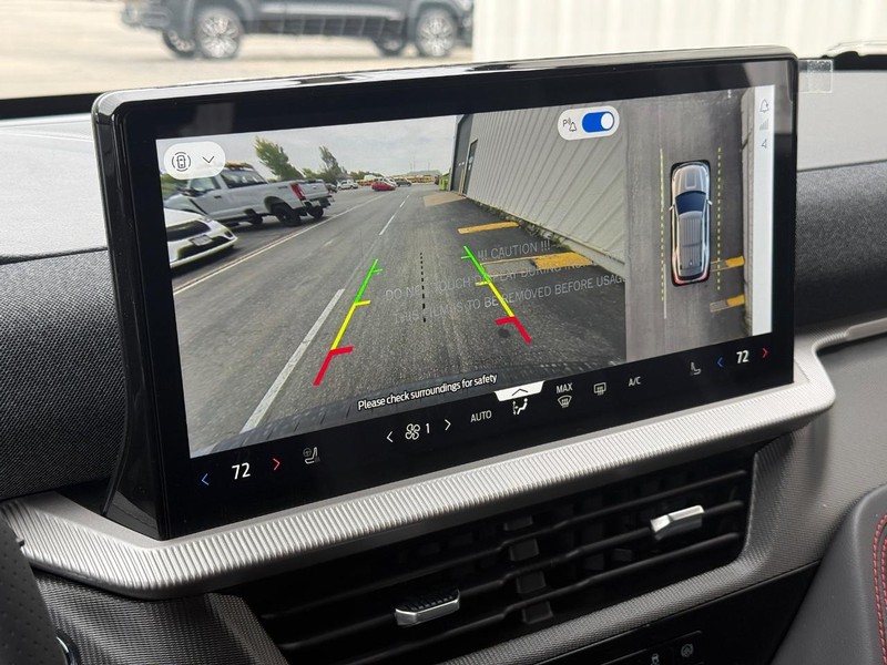 Ford Explorer Vehicle Full-screen Gallery Image 22