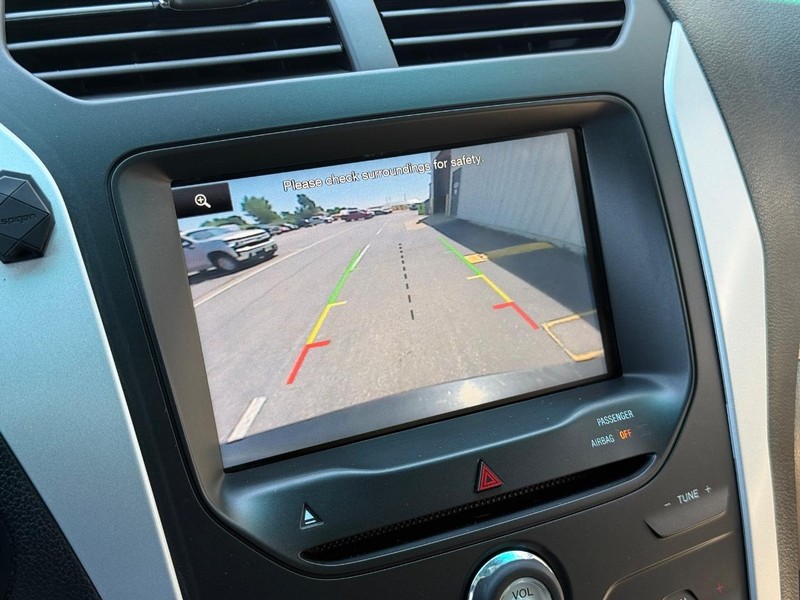 Ford Explorer Vehicle Full-screen Gallery Image 20