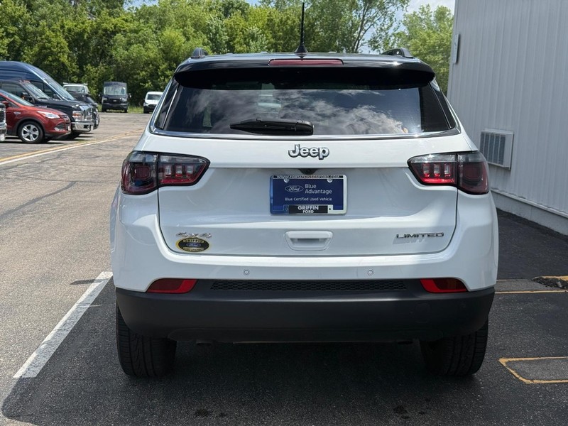 Jeep Compass Vehicle Full-screen Gallery Image 6
