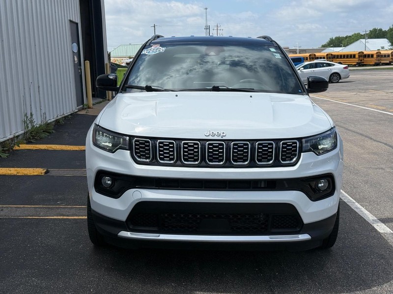 Jeep Compass Vehicle Full-screen Gallery Image 8
