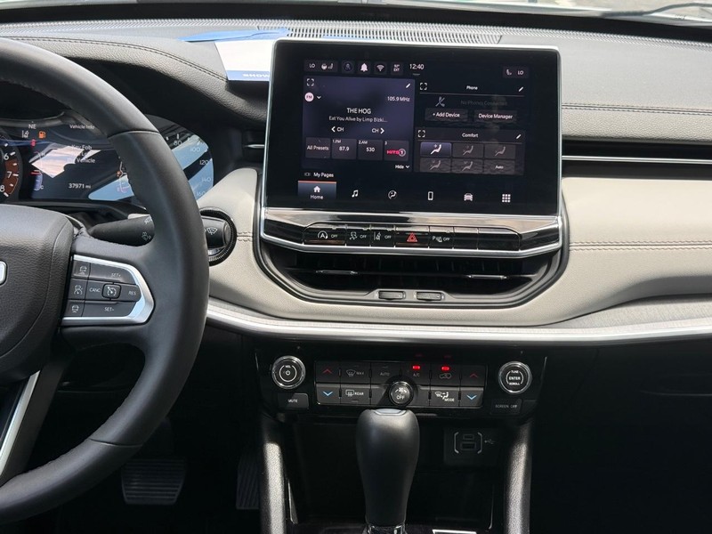 Jeep Compass Vehicle Full-screen Gallery Image 11