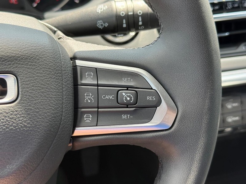 Jeep Compass Vehicle Full-screen Gallery Image 15
