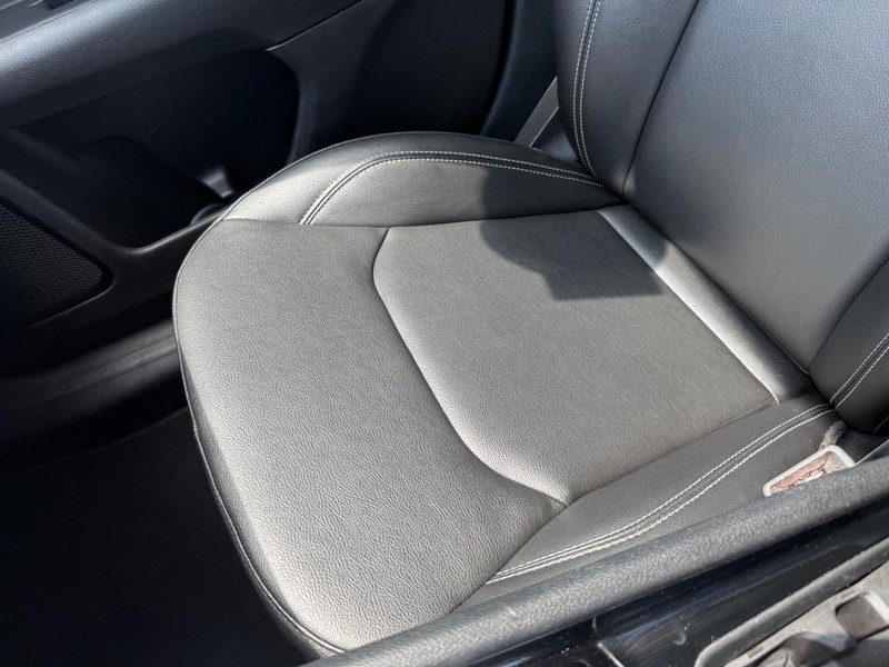 Jeep Compass Vehicle Full-screen Gallery Image 17