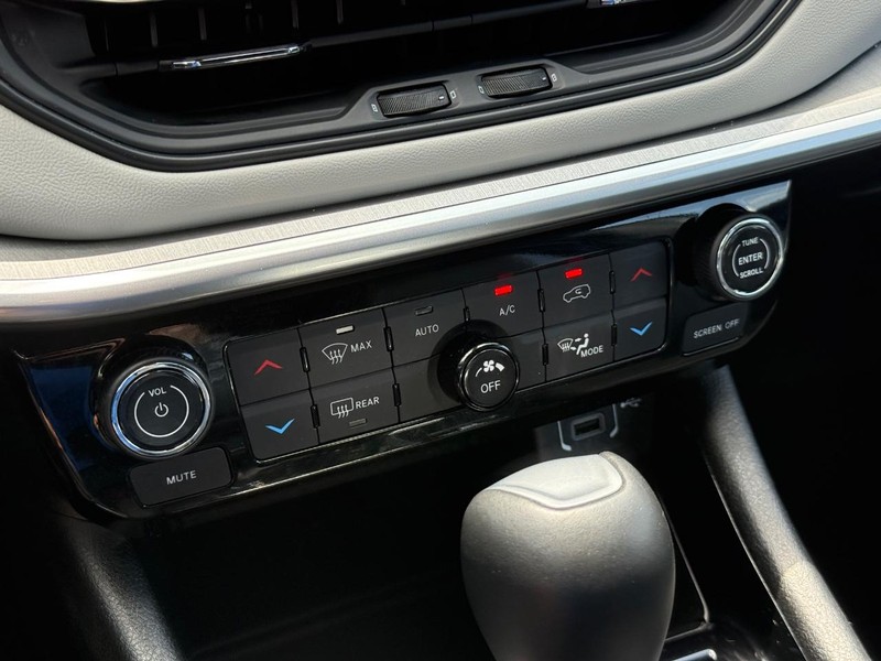 Jeep Compass Vehicle Full-screen Gallery Image 18