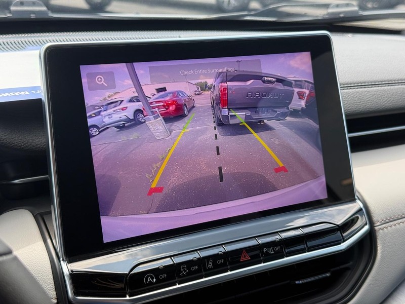 Jeep Compass Vehicle Full-screen Gallery Image 19