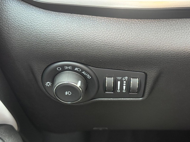 Jeep Compass Vehicle Full-screen Gallery Image 20