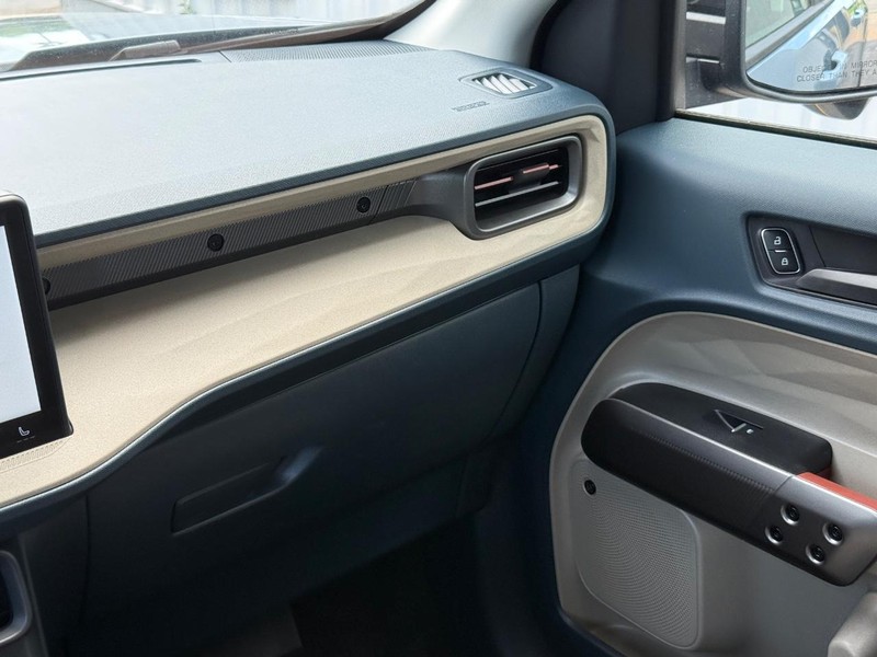 Ford Maverick Vehicle Full-screen Gallery Image 15