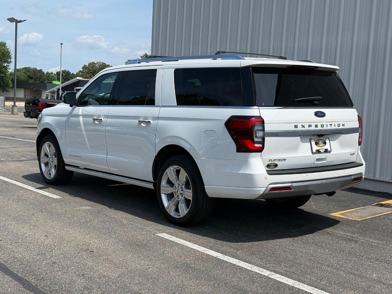 Ford Expedition Max Vehicle Full-screen Gallery Image 03