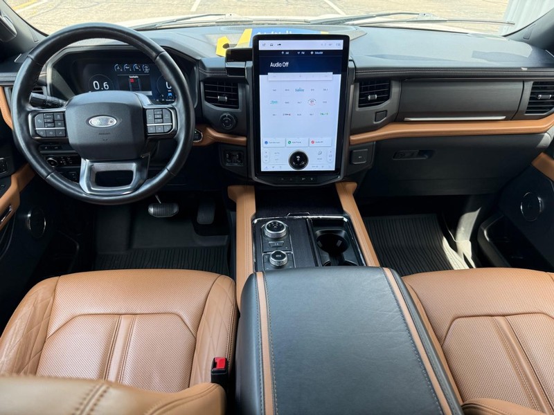 Ford Expedition Max Vehicle Full-screen Gallery Image 11