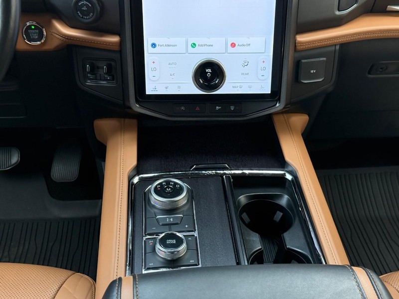 Ford Expedition Max Vehicle Full-screen Gallery Image 13