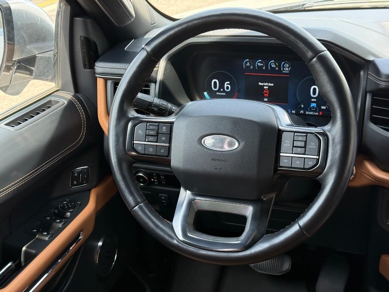 Ford Expedition Max Vehicle Full-screen Gallery Image 14