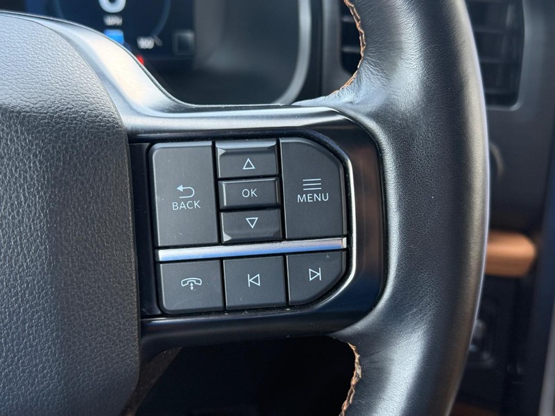 Ford Expedition Max Vehicle Full-screen Gallery Image 17