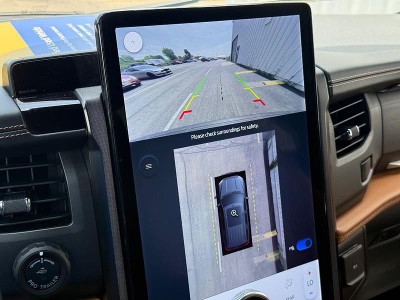 Ford Expedition Max Vehicle Full-screen Gallery Image 19