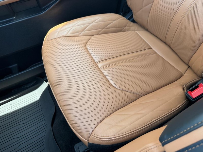 Ford Expedition Max Vehicle Full-screen Gallery Image 21