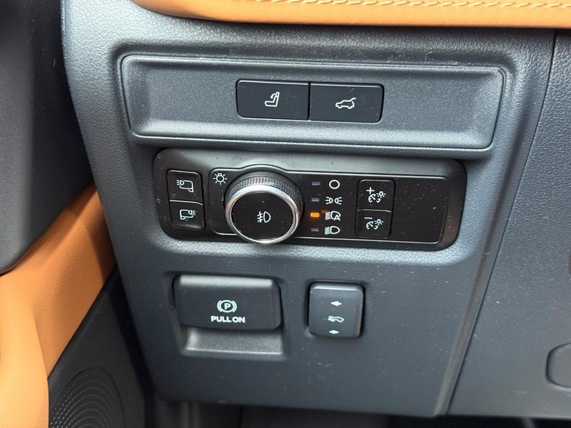 Ford Expedition Max Vehicle Full-screen Gallery Image 22