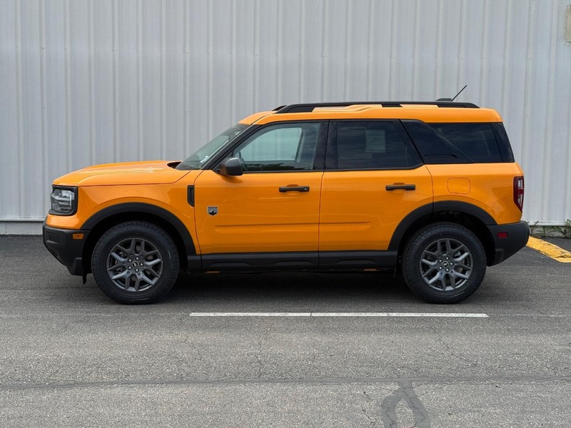 Ford Bronco Sport Vehicle Full-screen Gallery Image 2