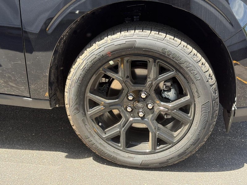 Ford Maverick Vehicle Full-screen Gallery Image 8