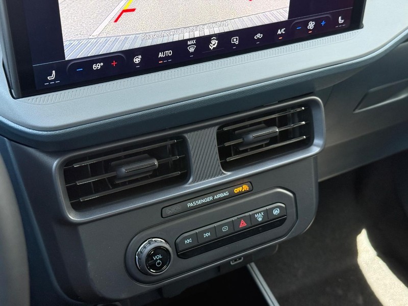 Ford Maverick Vehicle Full-screen Gallery Image 19