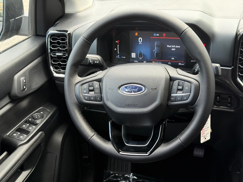 Ford Ranger Vehicle Full-screen Gallery Image 13