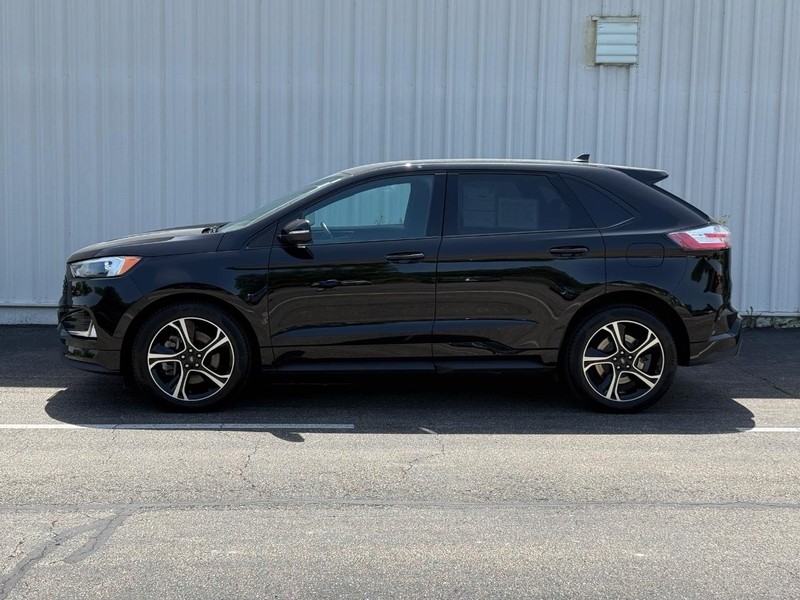 Ford Edge Vehicle Full-screen Gallery Image 2