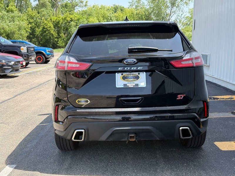 Ford Edge Vehicle Full-screen Gallery Image 4