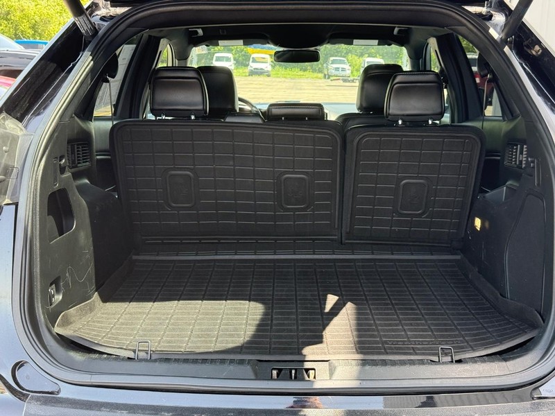 Ford Edge Vehicle Full-screen Gallery Image 5