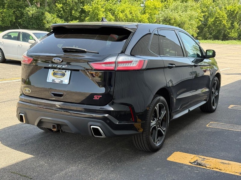 Ford Edge Vehicle Full-screen Gallery Image 6