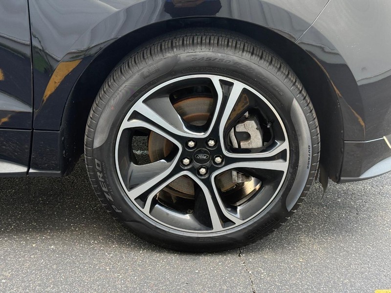 Ford Edge Vehicle Full-screen Gallery Image 7