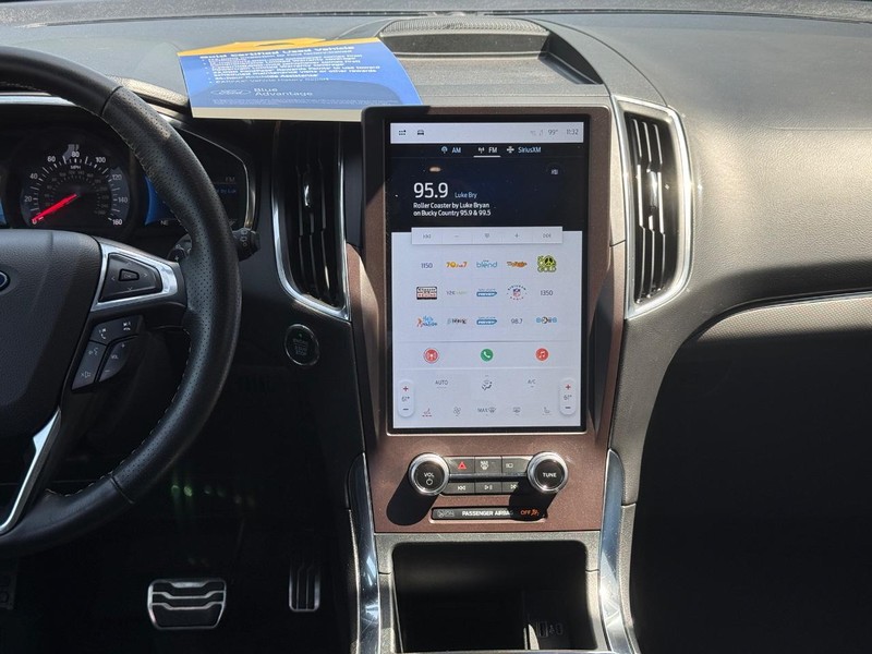 Ford Edge Vehicle Full-screen Gallery Image 11