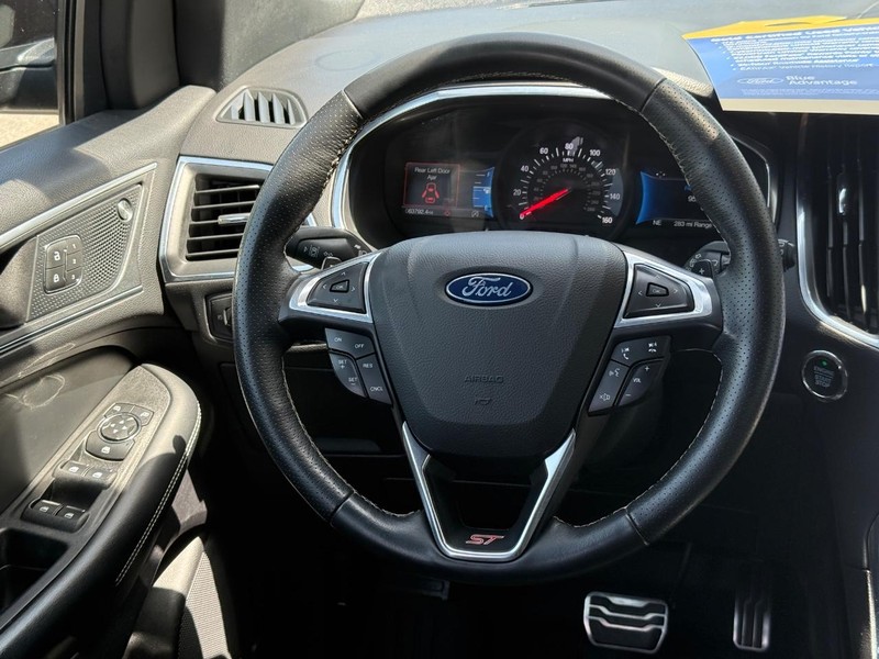 Ford Edge Vehicle Full-screen Gallery Image 13