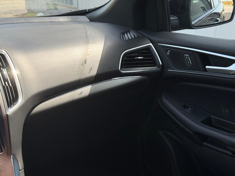 Ford Edge Vehicle Full-screen Gallery Image 14
