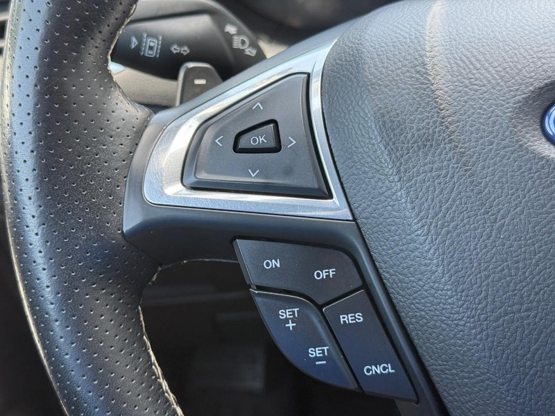 Ford Edge Vehicle Full-screen Gallery Image 15