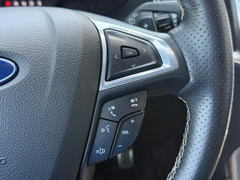 Ford Edge Vehicle Full-screen Gallery Image 16