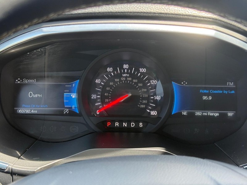 Ford Edge Vehicle Full-screen Gallery Image 17
