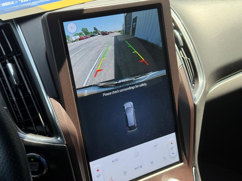 Ford Edge Vehicle Full-screen Gallery Image 18